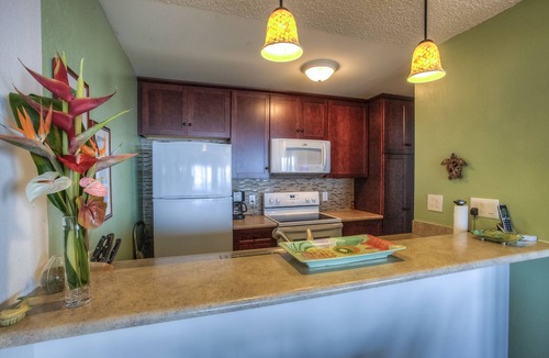 Kailua-Kona Condo | Aloha! Oceanfront, TV, Pool, Hot Tub, A/C.