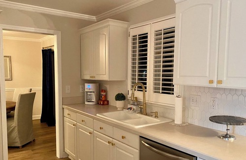 Alpharetta House | Alpharetta charmer walking distance to shops and restaurants