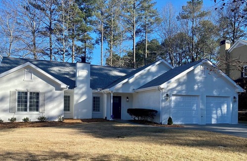 Alpharetta House | Alpharetta charmer walking distance to shops and restaurants