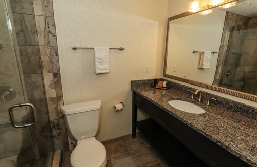 Fairfield Cabin | Alpine Dbl Mountain View | Balcony + Ski Access