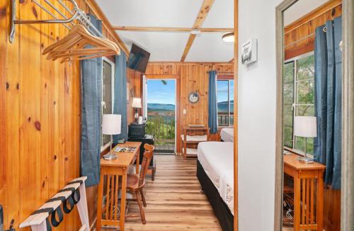 Marion Hotel | Alpine Inn