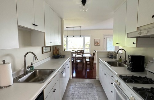 Seven Devils House | Alpine Vista: 5★ Clean, Fully Stocked, 3,900 Ft. Mt Views, Central Location!