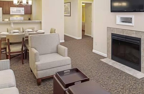 Berkeley Hotel | Always a Great Idea To Unwind! 2 Amazing Suites w/Kitchen and Living Room