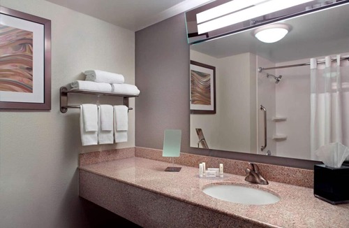 Cumberland Hotel | Always a Great Idea To Unwind! 2 Convenient Units, Pool, Pets Allowed