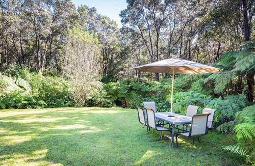 Volcano Cottage | Ama'u Lani Cottage minutes from Volcano Village & Hawaii Volcanoes National Park