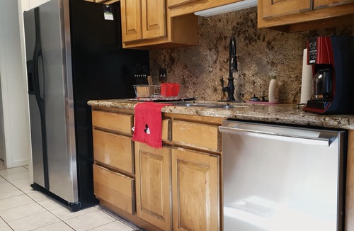 Biggs Field House | Amazing and inviting hm with 6brm, 4bath, 2kitchens, private pool in quiet area