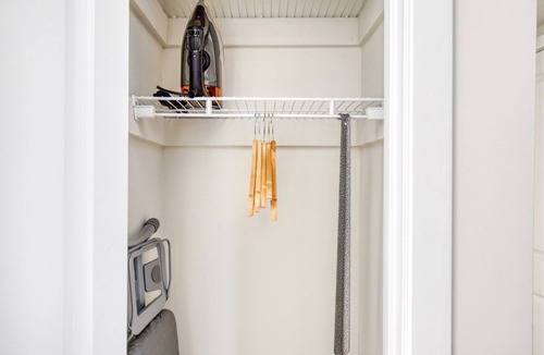 Ballston Apartment | Amazing Ballston 1BR w/Concierge, Gym & Pool, near Metro, by Blueground