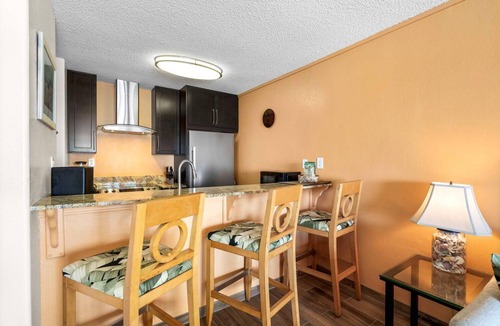 Historic Kailua Village Condo | AMAZING Kona Reef D-36, DIRECT OCEANFRONT-TOP FLOOR PENTHOUSE, AIR CONDITIONING!