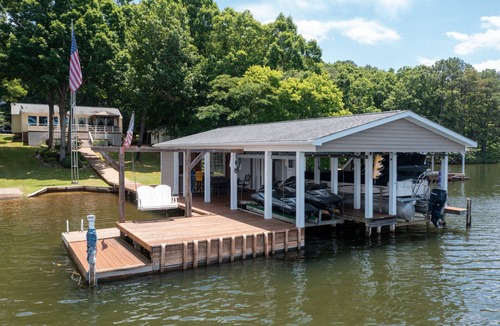 Henrico House | Amazing Lakefront View, Firepit, Flat Yard, Kayak, Dock Swing, Sunsets