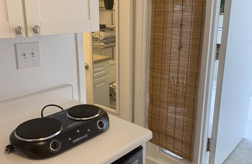 Honolulu Condo | AMAZING LOCATION! 2 blocks to Waikiki Beach