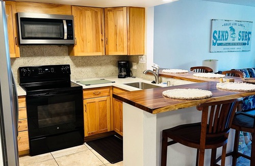 Kahaluu Bay Condo | AMAZING OCEAN VIEW! Popular White Sands Village Steps to the Beach