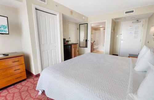 Downtown Myrtle Beach House | Amazing Pools, Direct Oceanfront Studio, King bed