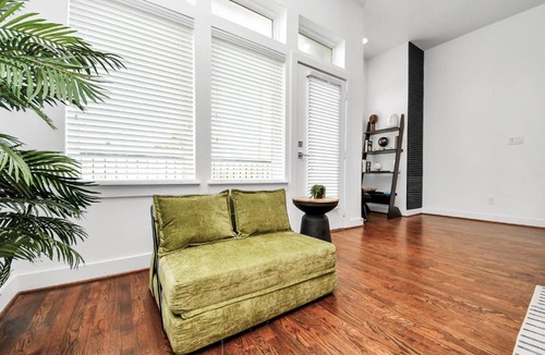 East Downtown Houston House | AMAZING ROOFTOP DOWNTOWN SKYLINE Views