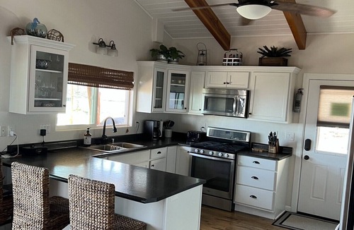 Captain Cook House | AMAZING VIEWS! LARGE BEAUTIFUL HOME WITH PRIVATE POOL OVERLOOKING THE OCEAN!