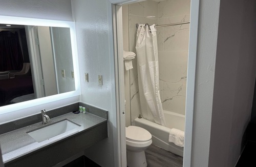 Sealy Hotel | American Inn