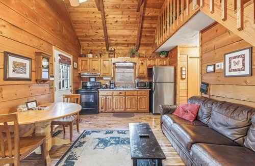 Clarkesville Cabin | Amy's Creek 1 - 10% OFF or 4th Night Free - Ask for details!