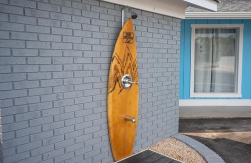 Long Beach Hotel | Anchor Inn by Oak Island Accommodations