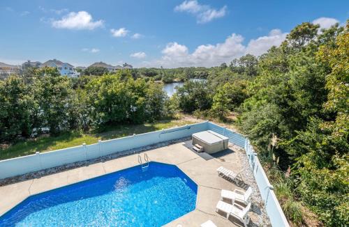Pine Island House | Angel of the Isle - Pine Island, Short Walk to beach, Sits on 10 Acre Pond, Pool, Hot Tub, Pets OK