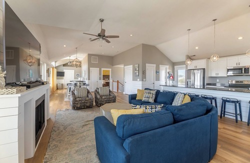 Pine Island House | Angelo del Mare - Pine Island 9 Br, Pool, Hot Tub, Elevator, Open All Year