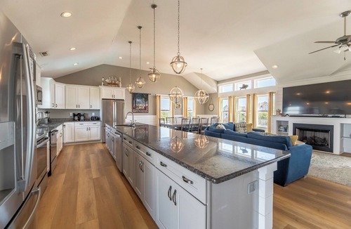 Pine Island House | Angelo del Mare - Pine Island 9 Br, Pool, Hot Tub, Elevator, Open All Year