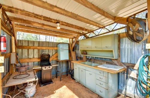 Abbeville Apartment | Angler’s Getaway! ‘Rustic Cabin’ on Lake Eufala