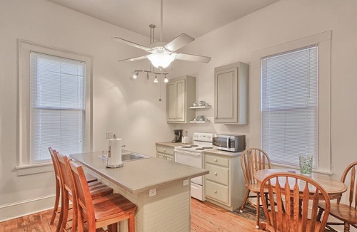 Wilmington Apartment | Ann Street Victorian - Arts and Antiques District
