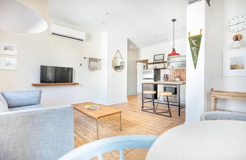 Yamacraw Village Condo | Annabelle 3D - 2BR, Full Kitchen near City Market