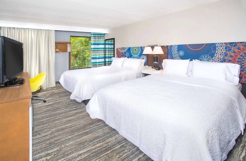 Parole Hotel | Annapolis Adventure: 2 Cozy Units, Outdoor Pool + Easy Access to Historic Sites!