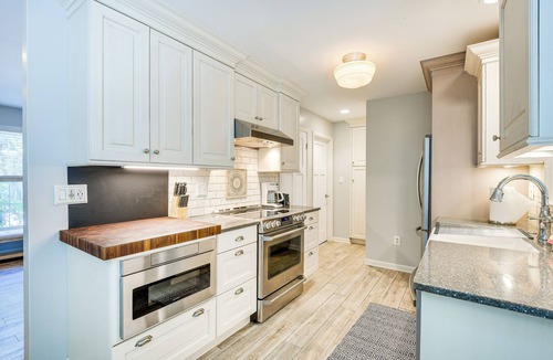 Annapolis House | Annapolis Oasis: Home Theater & Screened Porch