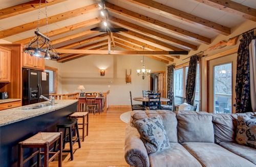 Boone House | Appalachian Retreat Between Boone Blowing Rock Hot Tub WiFi