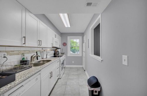 Athens Condo | Apple Bottom Jeans - UGA Stay in Athens