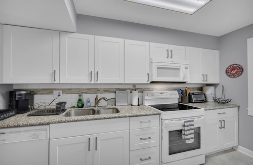 Athens Condo | Apple Bottom Jeans - UGA Stay in Athens