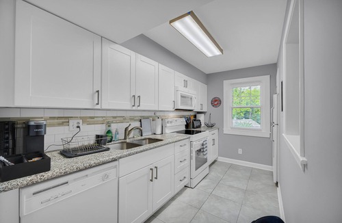 Athens Condo | Apple Bottom Jeans - UGA Stay in Athens