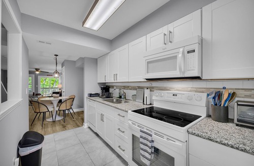 Athens Condo | Apple Bottom Jeans - UGA Stay in Athens