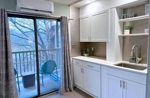 Lake Lure Apartment | Apple Valley 56 at Rumbling Bald