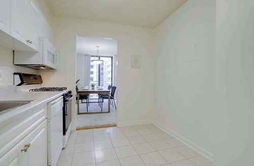 Crystal City Apartment | Apt Steps Away From Crystal City Metro Station