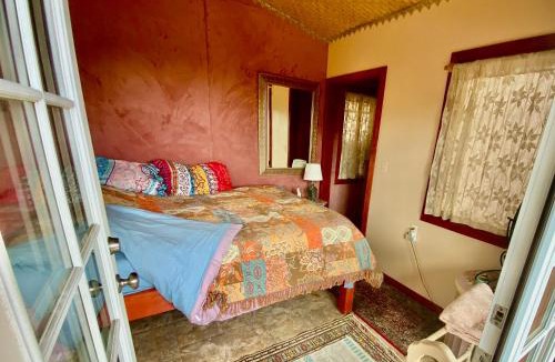 Discovery Harbour Bed & Breakfast | Artsy Cabin on Organic Farm