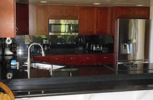 Kilauea House | AS SEEN ON TV- Rated #1 Northshore Rental/Retreat with the "Wow" Factor