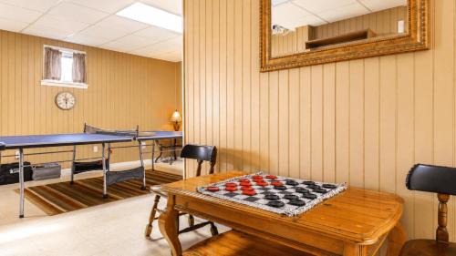 Wolf Laurel House | Ash Vale by AvantStay
