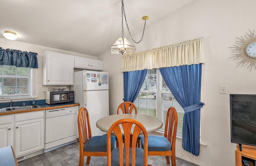 Assateague Pointe House | Assateague Pointe 2 br/1 ba 2 outdoor pools -in WOC.