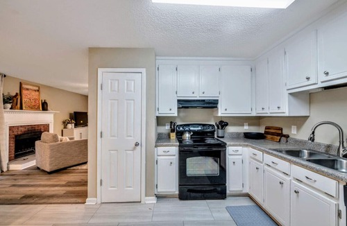 Acworth House | ATH - Comfortable 4BR Home for Extended Stay (rem)