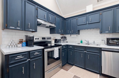 Perry House | AtHome+1 Stay | 3BR Pet Friendly | Perry Fair