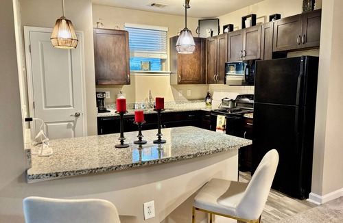 Atlanta Apartment | Atlanta’s plush 2-bedroom/2 bth apartment minutes from Downtown