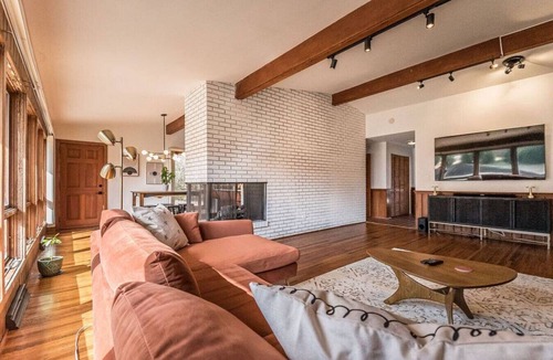 Wade Hampton House | Atomic Ranch - 8 minutes to downtown Greenville