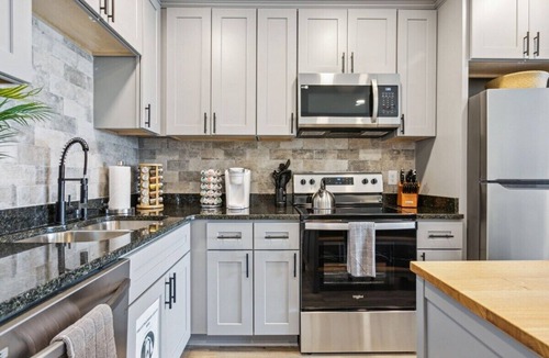 Hampton Apartment | Attention Corporate Professionals! Discover Comfort and Convenience on the Hampton Peninsula