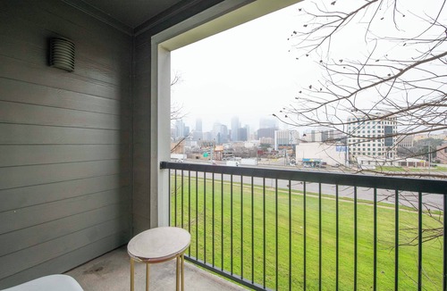 Central East Austin Apartment | ATX 2BR/1BA Apt Downtown View/Walk Score: 89