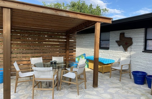 Windsor Park House | ATX Oasis 7 minutes from downtown! Monthly Specials!