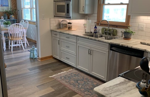 Kill Devil Hills Cottage | Aug 2026 open! !At beach access with lifeguard!Fenced in yard & screened porch