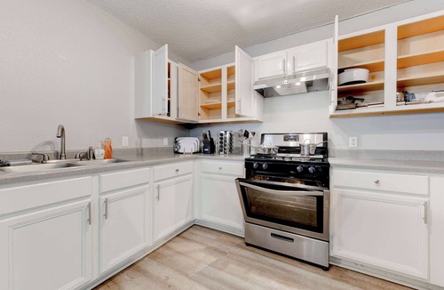 McNeil House | Austin Home Near Lakeline Mall & Pinballz Austin