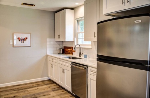 Montview Harbor House | Austin! Hummingbird Hideout w/Pool! 1 minute walk to the Lake!